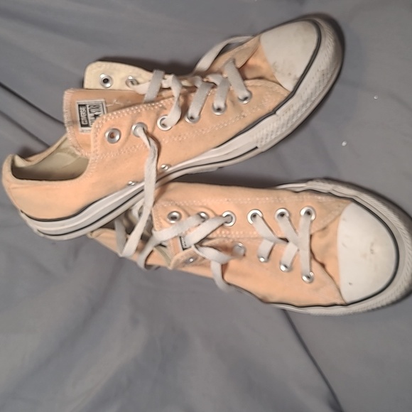 Converse - Picture 2 of 4